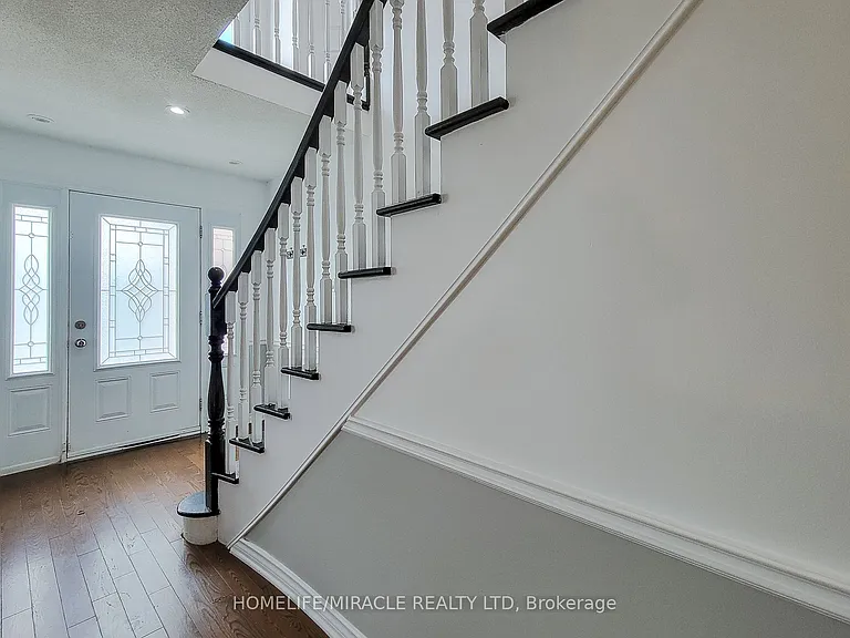 4559 Street Volodymyr Cres — Photo 8