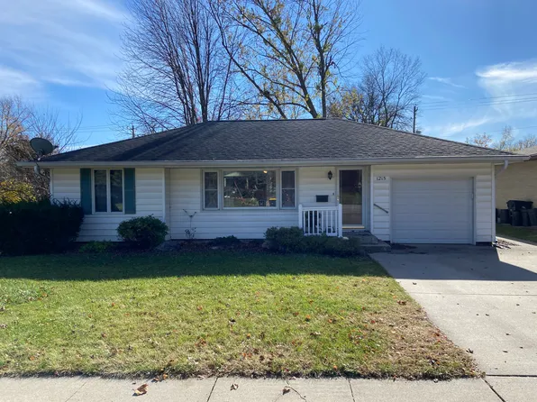 1215 Grove St, Adel, IA 50003