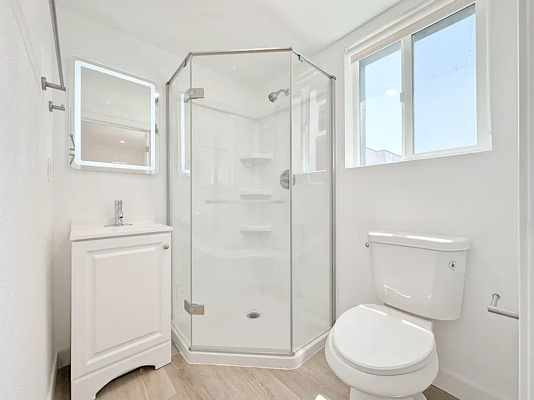 1363 1/2 W 35th St #9 — Photo 17