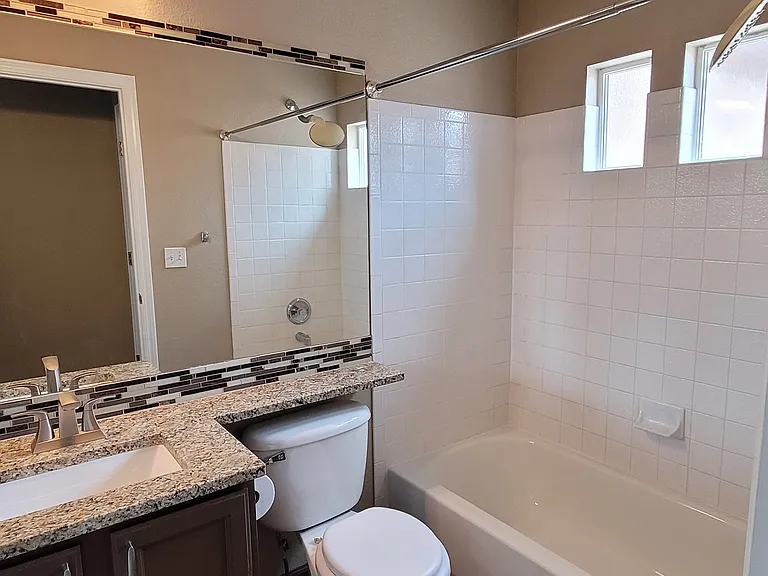 1725 Courtyard Hts #3 — Photo 13