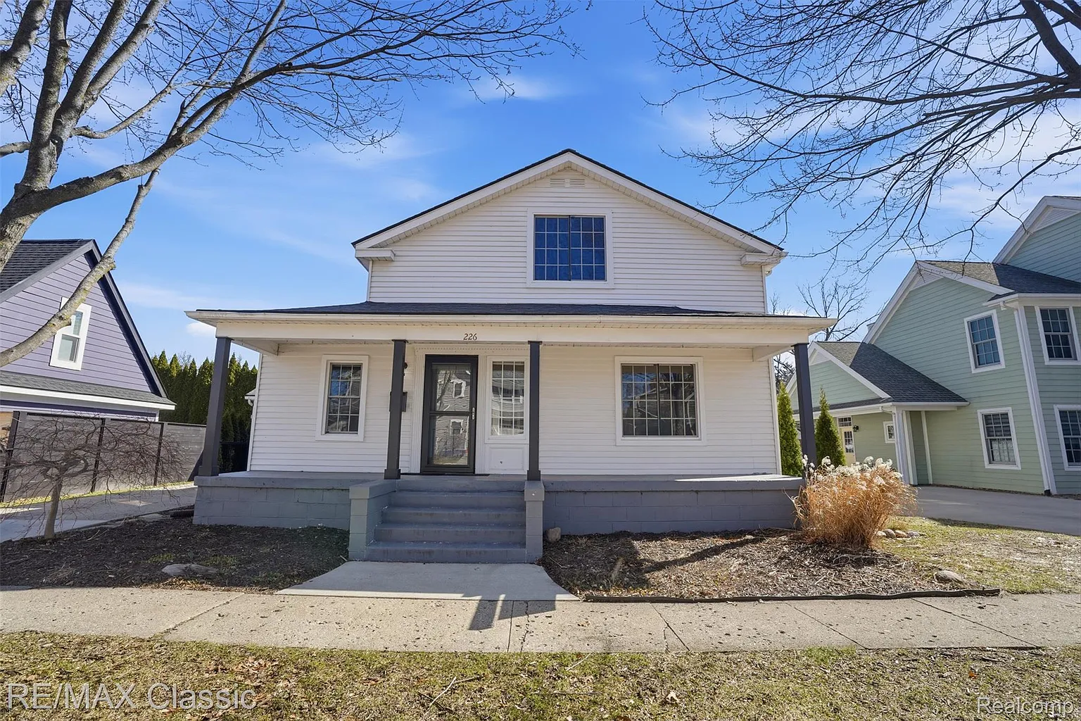 226 Hickory St photo 1