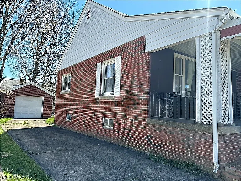 1087 N Main St — Photo 5