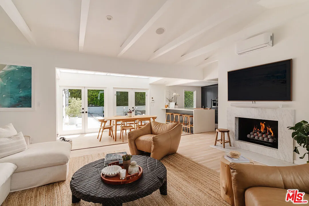 5 bed, 5.0 bath, 4700 sqft, $39,500 — Photo 2