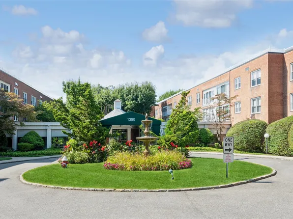 1390 Broadway #103, Hewlett, NY 11557