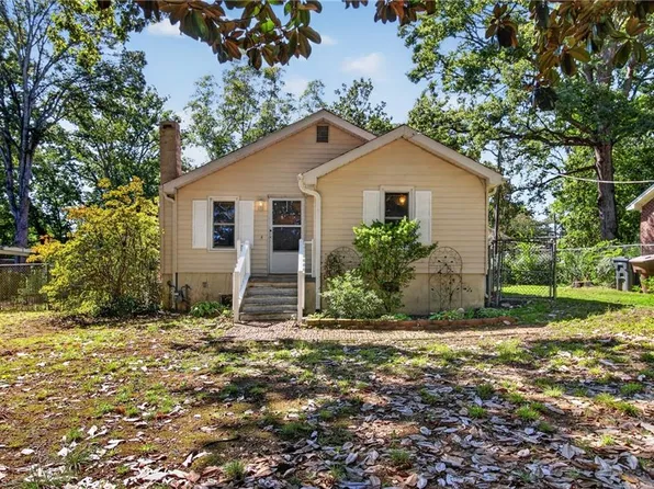 2907 Marthas Pl, Greensboro, NC 27408
