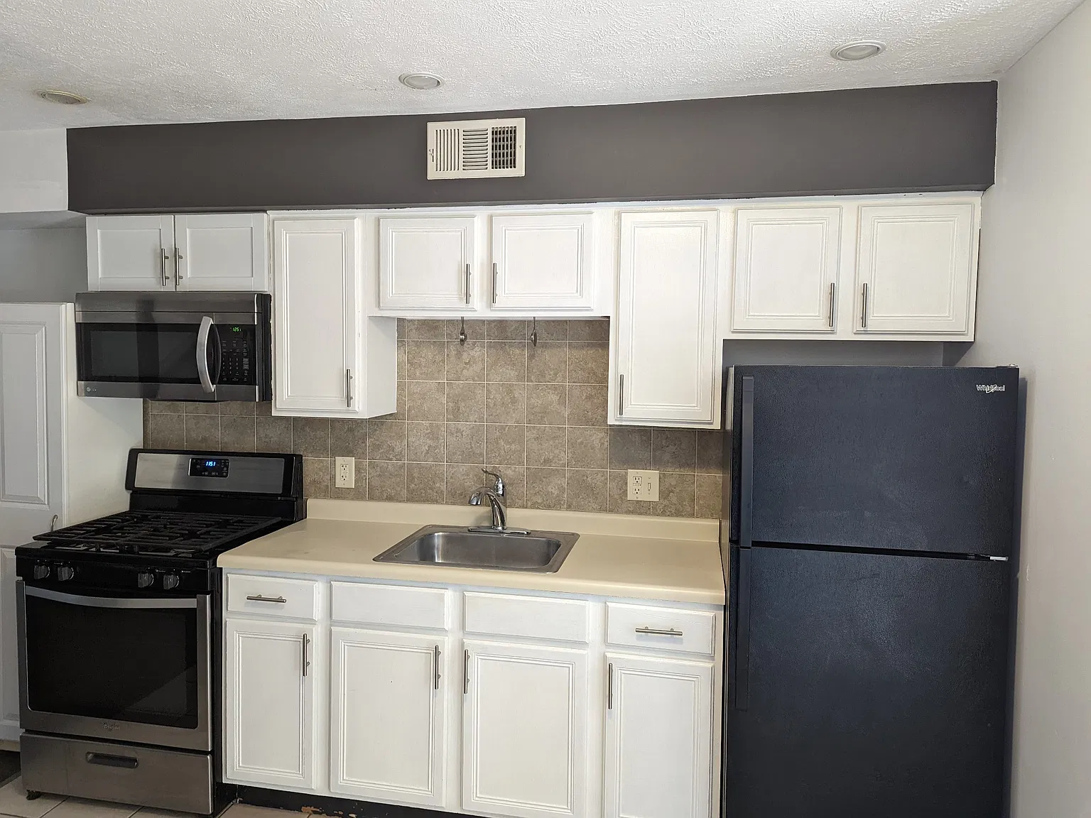 2 bed, 800 sqft, $1,390 — Photo 4