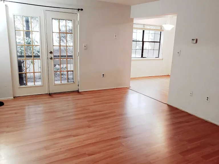 909 Green Hollow Dr — Photo 8