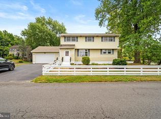 7 Burke Rd, Robbinsville, NJ 08691