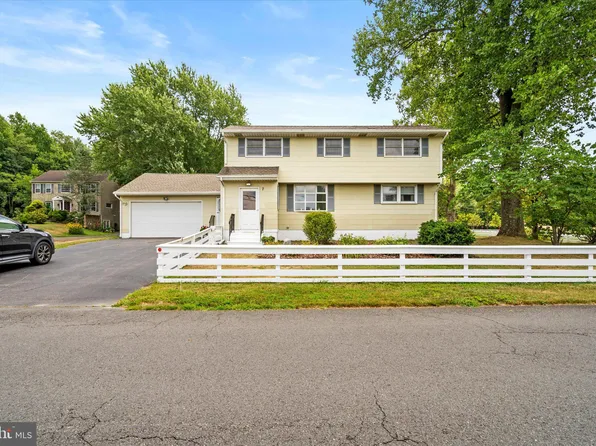 7 Burke Rd, Robbinsville, NJ 08691