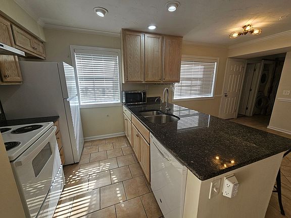 4th image of 1025 Plantation Dr