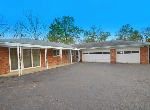 3rd image of 8535 Kentland Ct