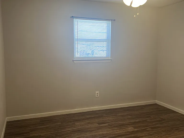 2106 Avenue K #4 — Photo 19
