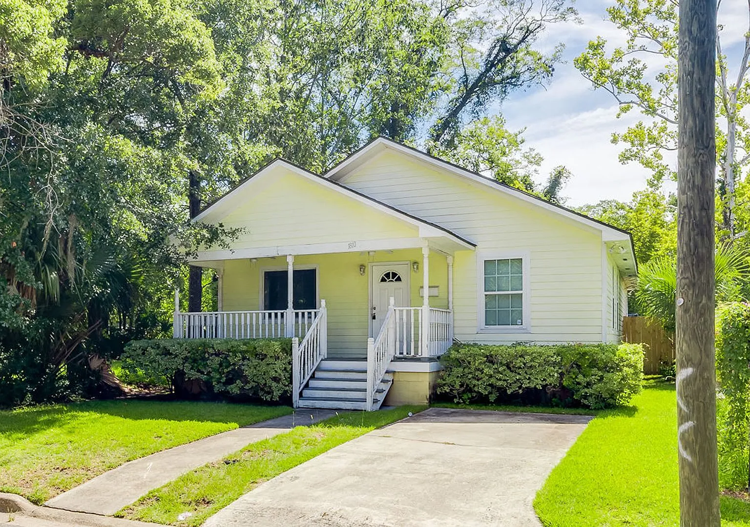 SCAD-Friendly 3BR Home Near Bus Route Perfect for Roommates — Photo 2