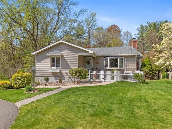 108 Avondale Rd, Longmeadow, MA 01106