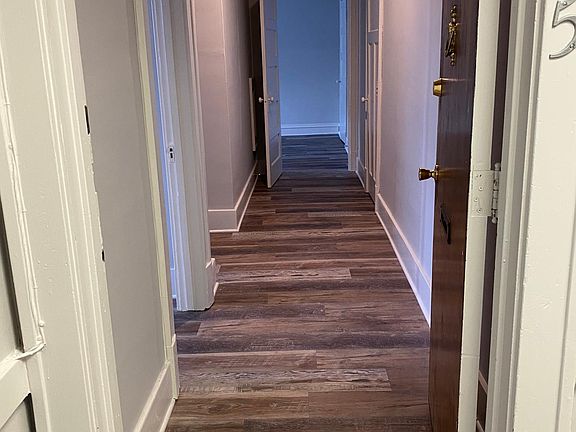 3rd image of 610 1/2 N Main St APT 5