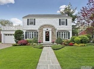 26 Reeve Rd, Rockville Centre, NY 11570