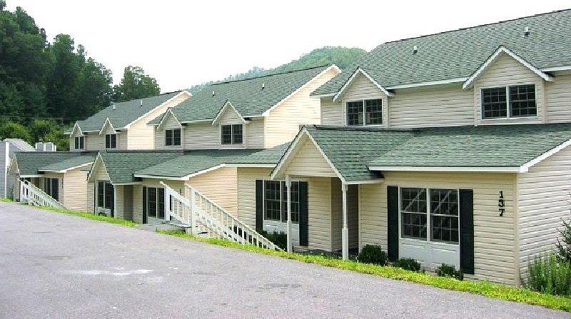 1st image of 141 Willow Creek Cir #1
