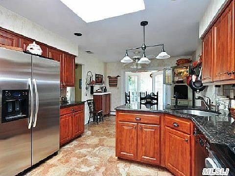 3rd image of 49 Twin Oaks Dr