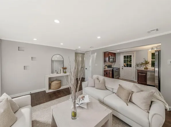 1350 Potter Boulevard, Bay Shore, NY 11706