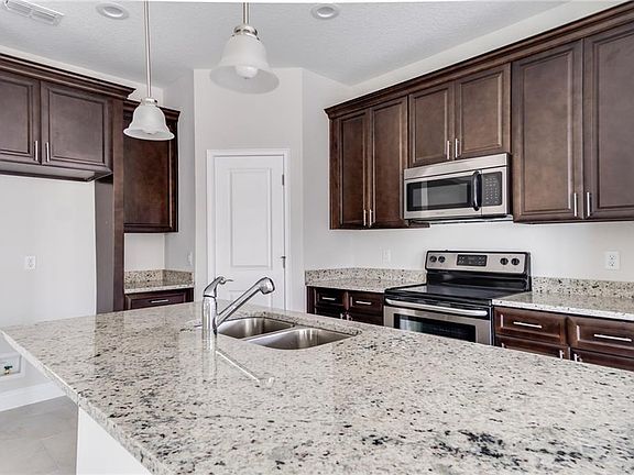 3rd image of 421 Jay Ct
