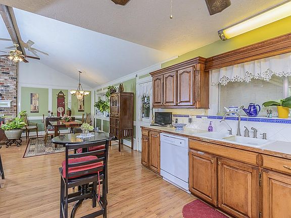 2nd image of 5335 Appleblossom Ln