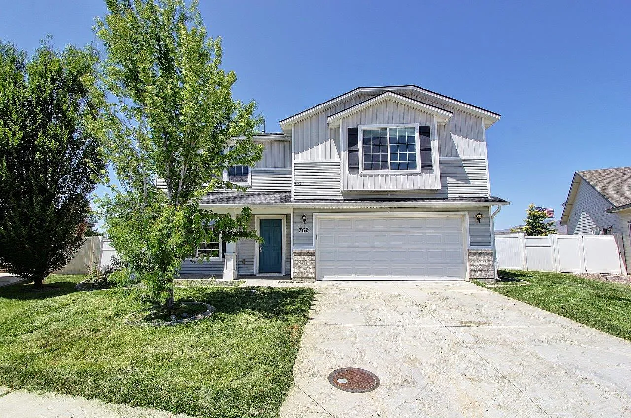 4 bed, 2131 sqft, $2,600 — Photo 1