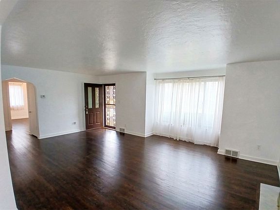 3rd image of 5054 Brownsville Rd