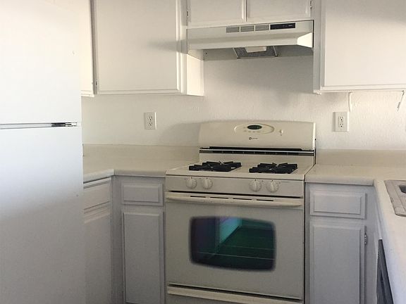 5th image of 337 Redondo Ave APT 301