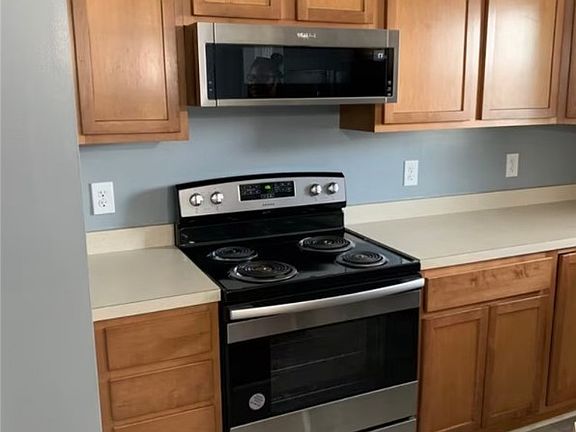 3rd image of 1204-1228 Superior Pointe Pl
