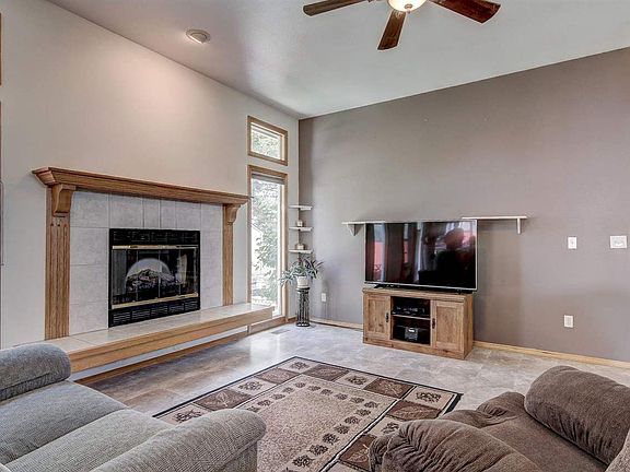 4th image of 238 W Woodbury Dr