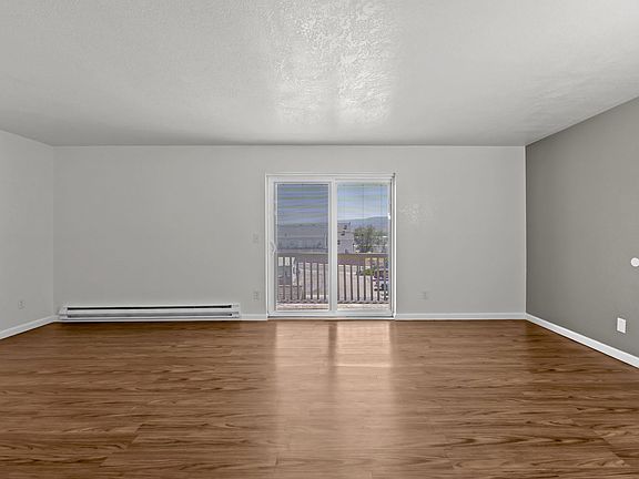 3rd image of 1535 Poplar Dr #23