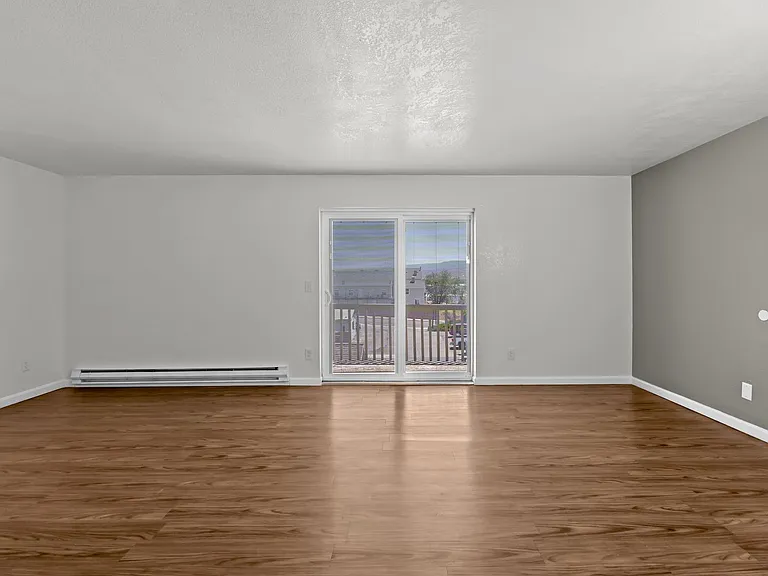 1535 Poplar Dr #10 — Photo 6