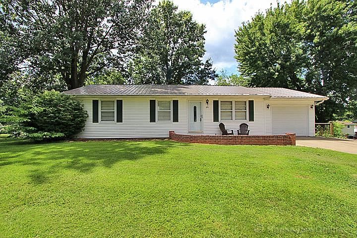1st image of 215 Oaklane Dr
