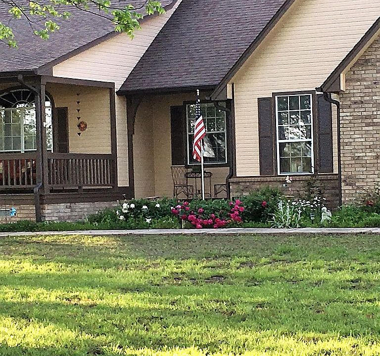 Beautiful Home on 5 Acres!