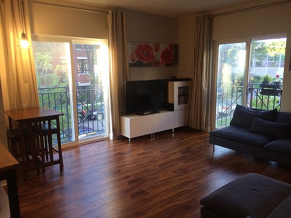 3rd image of 1815 W Argyle St APT 4C