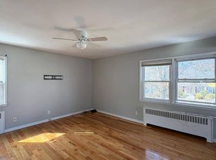 74 Grove St, Lynbrook, NY 11563