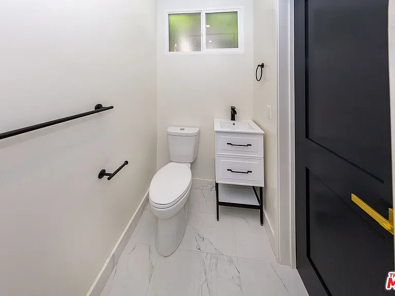 1656 S Crescent Heights Blvd — Photo 12