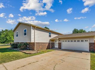 3108 N Applewood Dr, Wichita, KS 67220