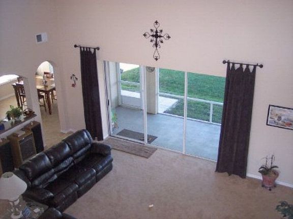 3rd image of 23 Ludlow Ln W