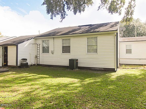 5th image of 3313 Seville St W