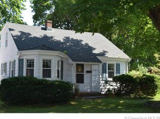 33 Sheffield St, Old Saybrook, CT 06475