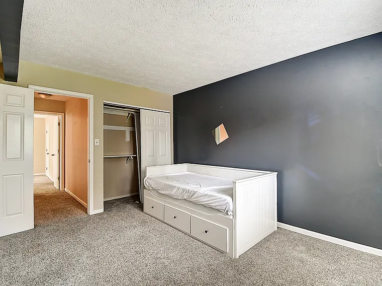 311 E Saint Clair St — Photo 21