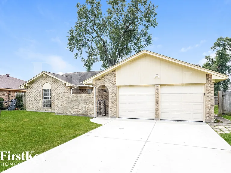 13914 Duncannon Dr — Photo 2