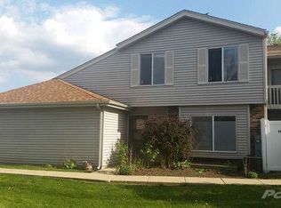 18 E Fernwood Dr, Bolingbrook, IL 60440