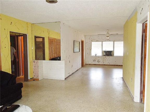 4th image of 17330 NE 12th Ave