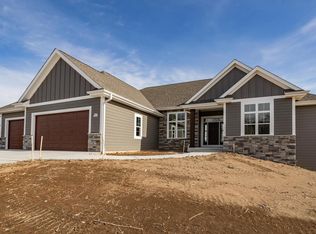 W253N5552 Crescent Hill Dr, Sussex, WI 53089