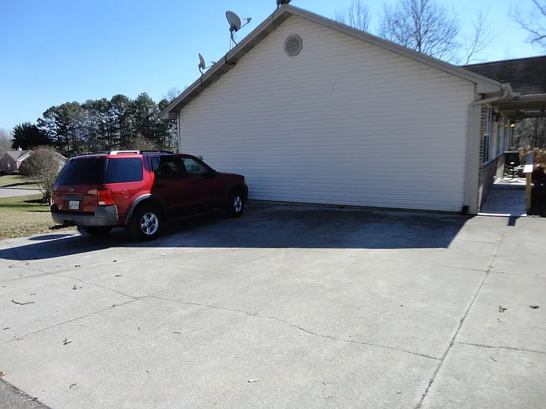 111 Gray Squirrel Ln — Photo 14