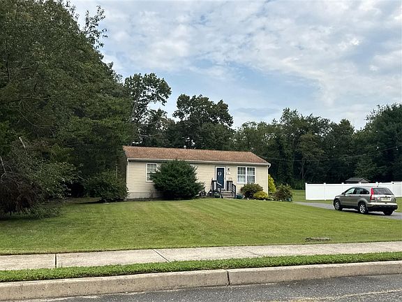 3rd image of 5 Rogers Dr