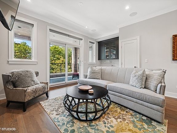 3rd image of 2511 N Southport Ave #2