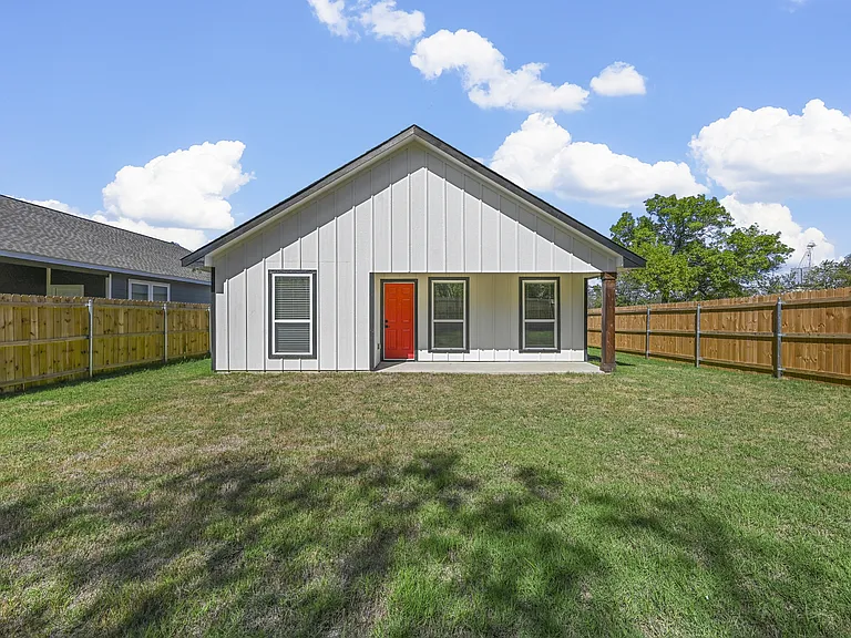 2307 Mill St — Photo 16